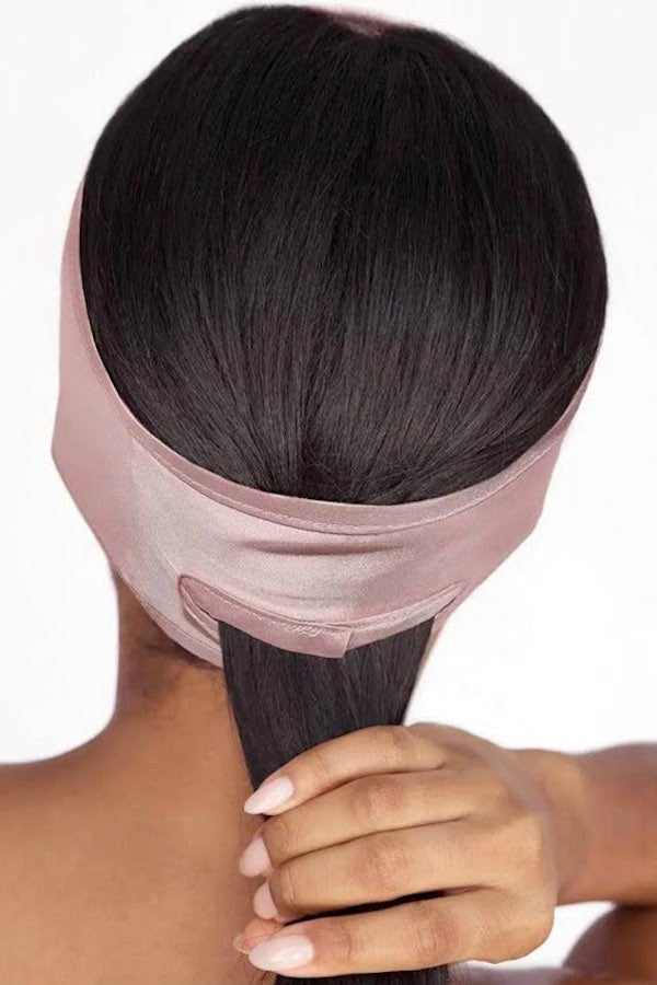 KITSCH Satin Sleep Headband allows you to say goodbye to bed head with this nighttime accessory. The chic satin charmeuse construction protects your hair from friction while you sleep, all you to wake up flawless without frizzy hair.  Elevate your sleep with the luxury that you deserve. Built-in ponytail holder that saves your style and prevents ponytail dents. Effective at protecting & holding fragile hair in place along the hairline.